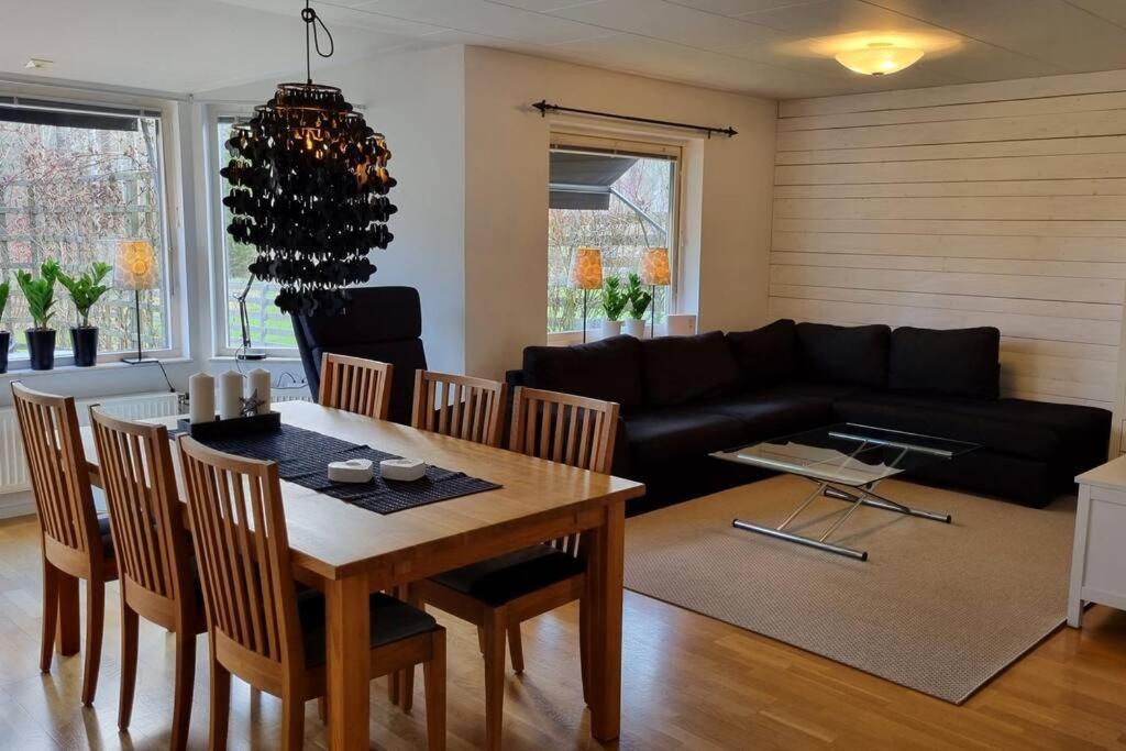 Trivsamt Parhus I Lugnt Omrade Inne I Tranas! エクステリア 写真