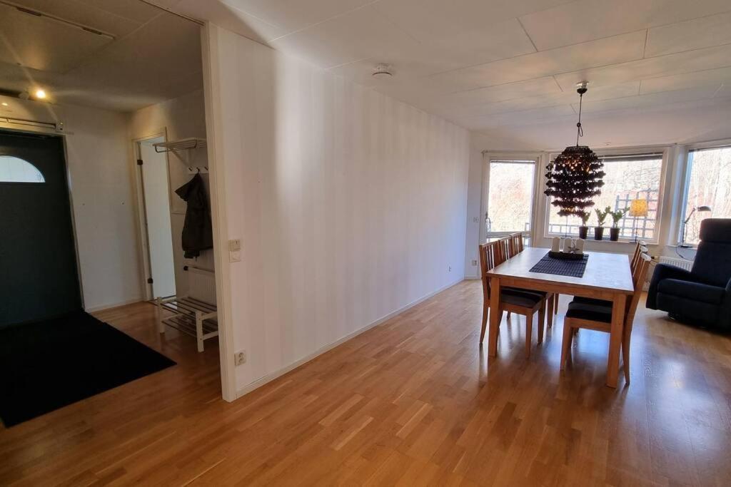 Trivsamt Parhus I Lugnt Omrade Inne I Tranas! エクステリア 写真