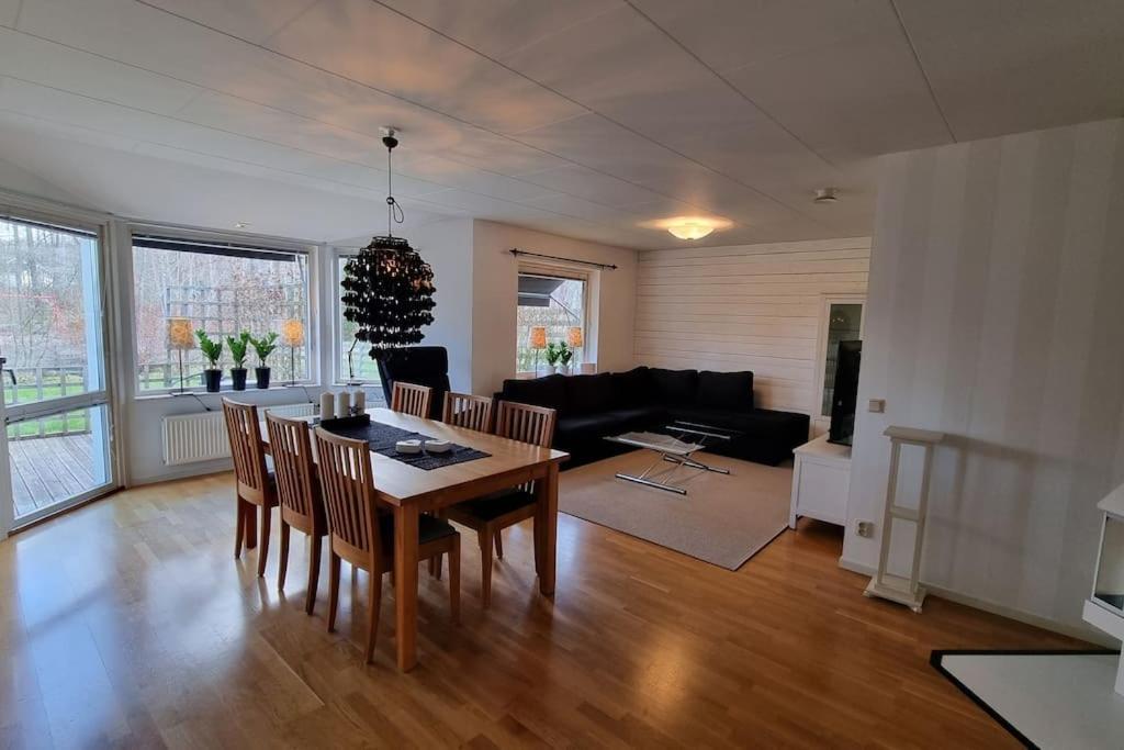 Trivsamt Parhus I Lugnt Omrade Inne I Tranas! エクステリア 写真